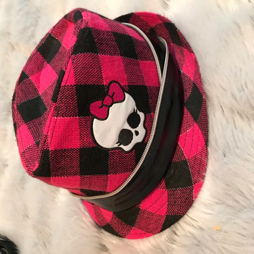 Plat pink and black fedora